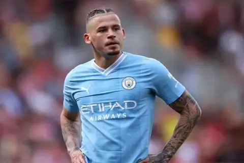 تقارير: ليفربول يدرس التعاقد مع كالفين فيليبس من مانشستر سيتي